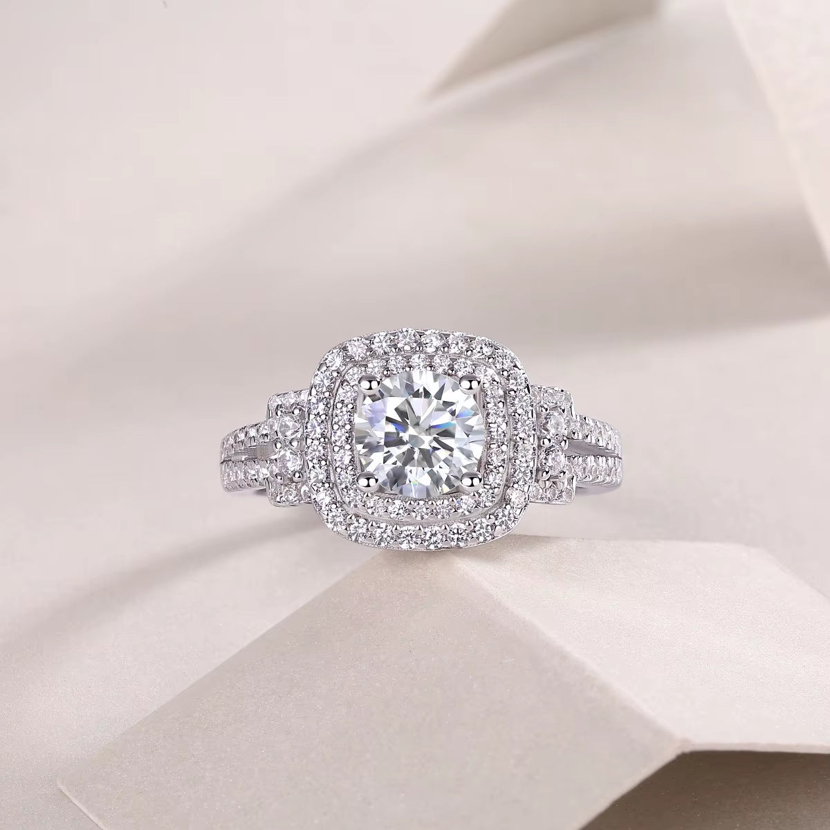 Exquisite Custom 925 Sterling Silver 1CT VVS D Moissanite Inlay Diamond Ring - Perfect for Engagements and Weddings
