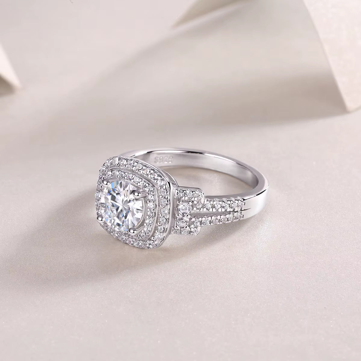 Exquisite Custom 925 Sterling Silver 1CT VVS D Moissanite Inlay Diamond Ring - Perfect for Engagements and Weddings
